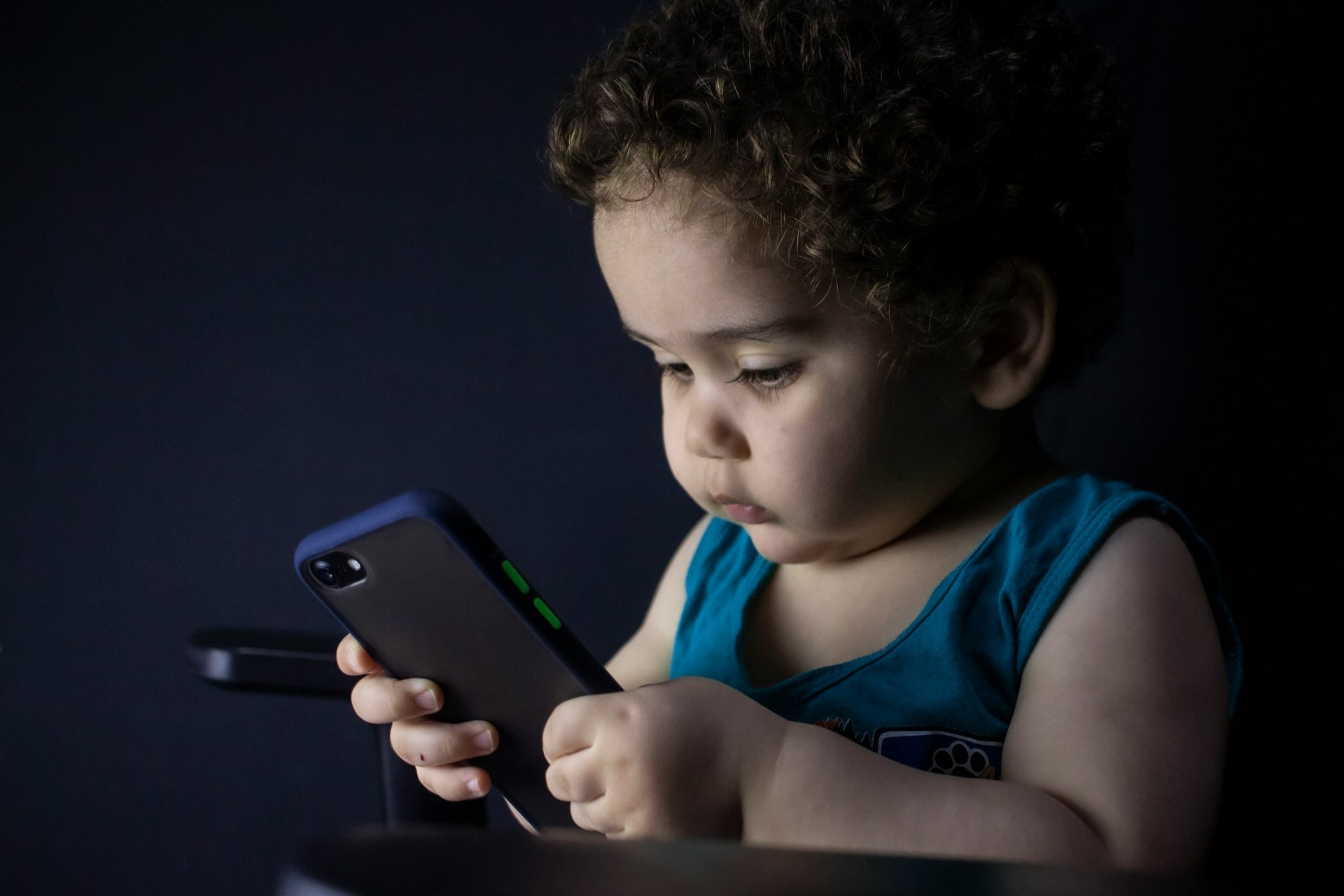 Comment protéger les enfants de la lumière bleue ?