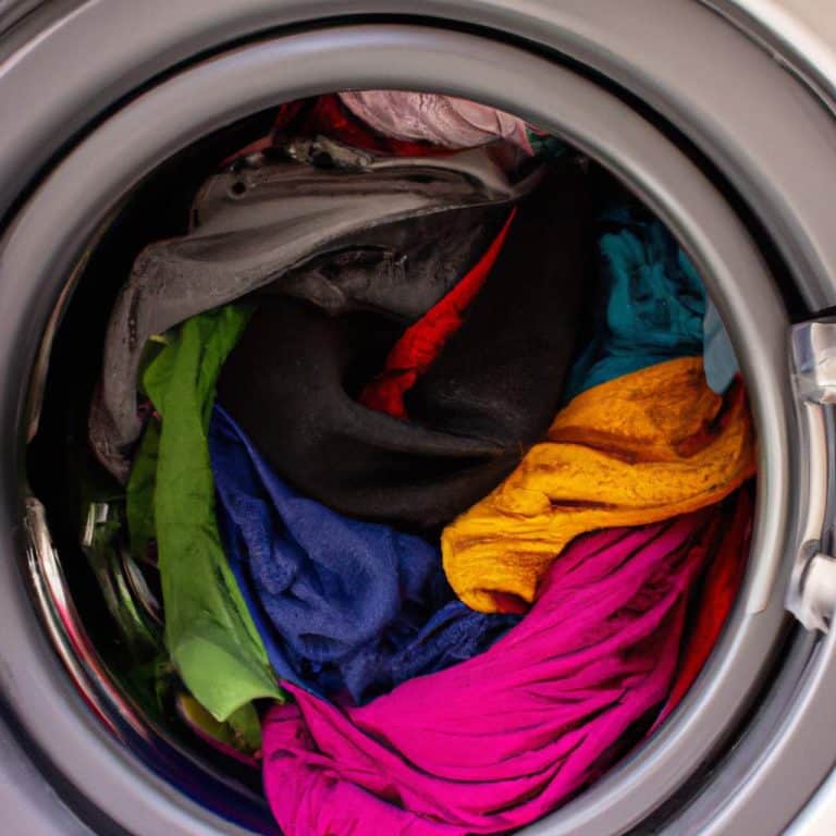 Discover the Ancient Secrets to Keep Your Clothes Vibrant in the Wash!