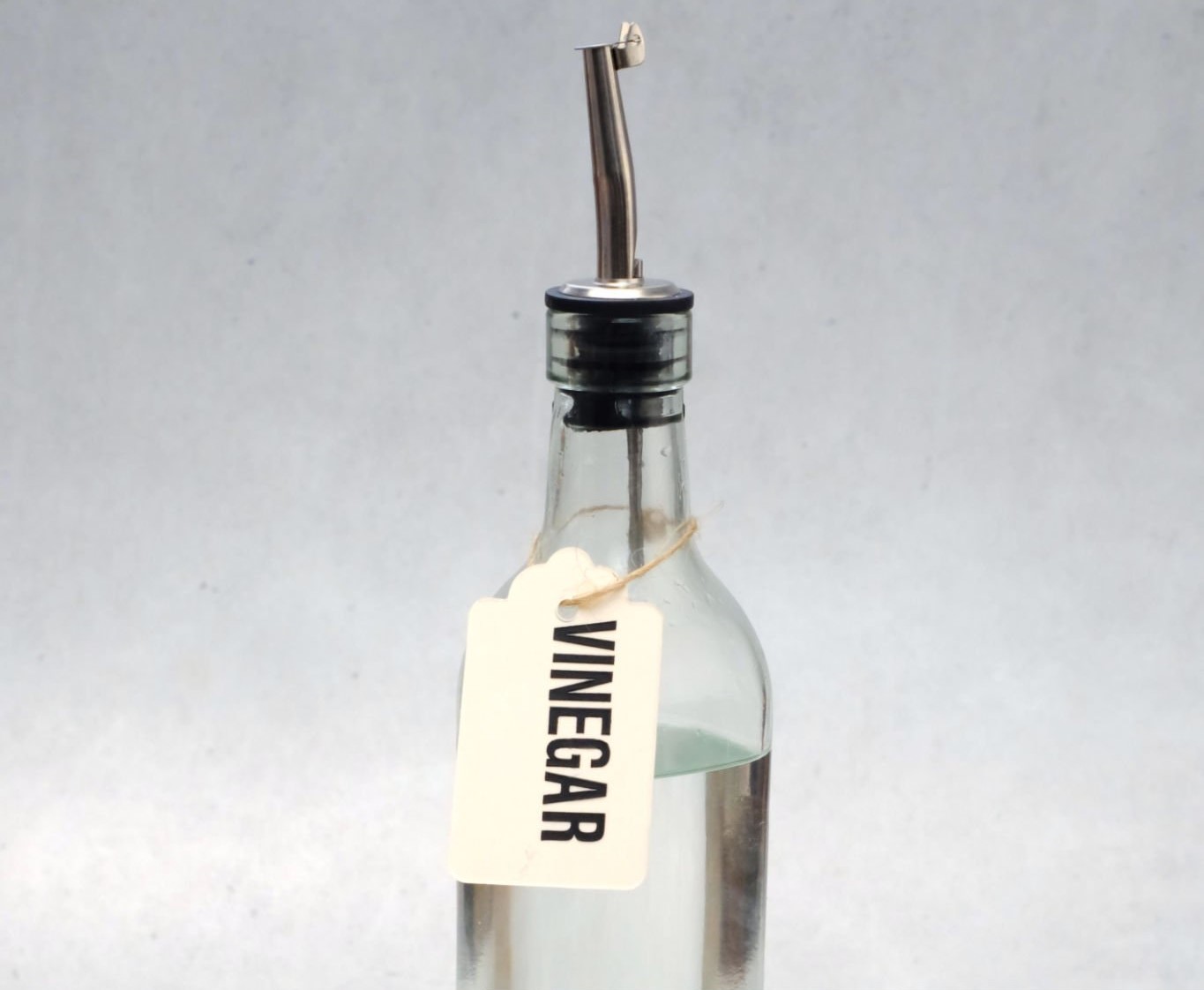 The Power of White Vinegar: The Ultimate Eco-Friendly and Cost-Effective Cleaning Solution for Your Home