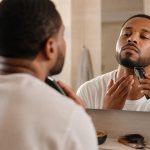 découvrez comment tailler une barbe courte proprement avec nos conseils pratiques pour un style net et soigné au quotidien.