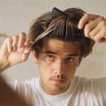 découvrez comment réaliser facilement une coupe banane pour homme chez vous avec notre guide étape par étape.