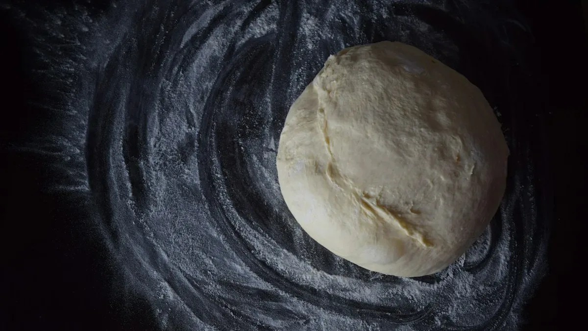 pissaladiere simple et rapide — Pissaladière simple et rapide : oignons fondus et pâte sans repos